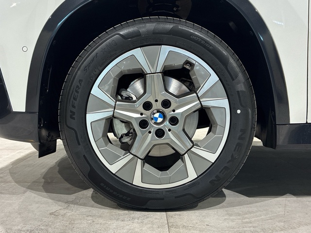 BMW X1 sDrive18i color Blanco. Año 2022. 100KW(136CV). Gasolina. En concesionario BMW Marcos Automoción de Valencia