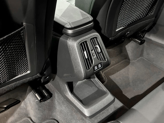 BMW X1 sDrive18i color Blanco. Año 2022. 100KW(136CV). Gasolina. En concesionario BMW Marcos Automoción de Valencia