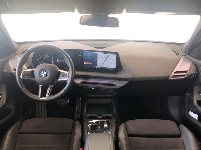 BMW Serie 1 120d color Blanco. Año 2024. 120KW(163CV). Diésel. En concesionario Momentum S.A. de Madrid