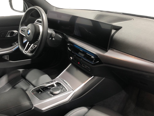 BMW Serie 3 318d Touring color Negro. Año 2025. 110KW(150CV). Diésel. En concesionario Auto Premier, S.A. - MADRID de Madrid