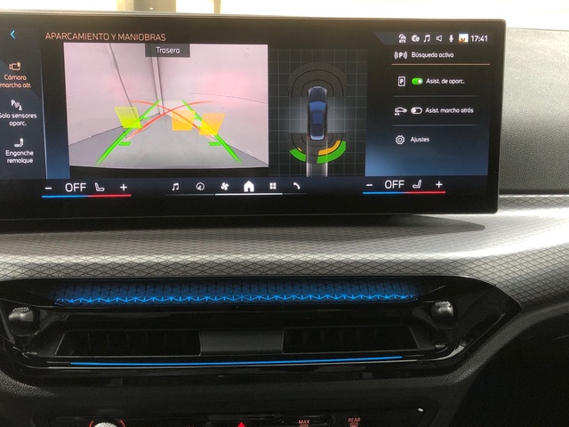 BMW Serie 3 318d Touring color Negro. Año 2025. 110KW(150CV). Diésel. En concesionario Auto Premier, S.A. - MADRID de Madrid