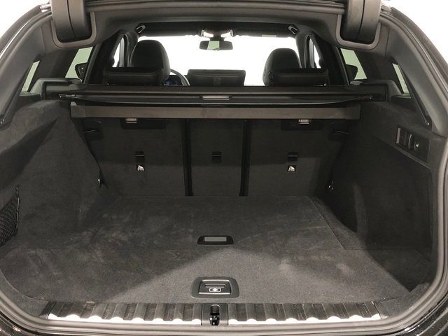 BMW Serie 3 318d Touring color Negro. Año 2025. 110KW(150CV). Diésel. En concesionario Auto Premier, S.A. - MADRID de Madrid