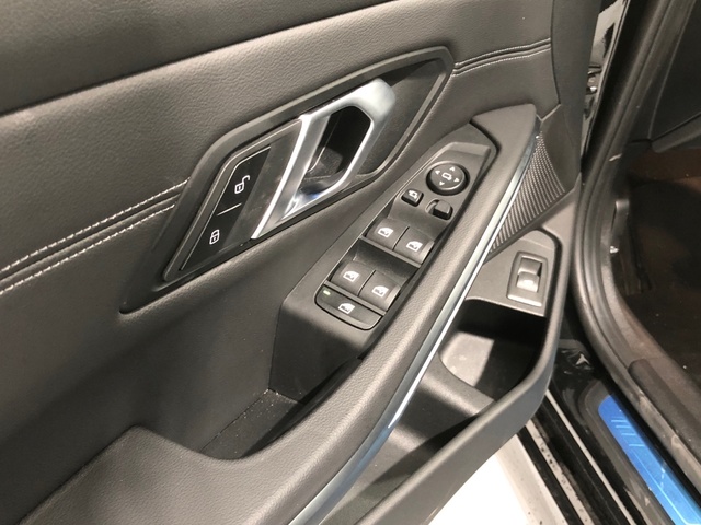 BMW Serie 3 318d Touring color Negro. Año 2025. 110KW(150CV). Diésel. En concesionario Auto Premier, S.A. - MADRID de Madrid