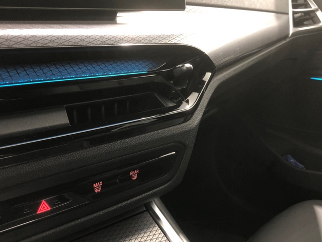 BMW Serie 3 318d Touring color Negro. Año 2025. 110KW(150CV). Diésel. En concesionario Auto Premier, S.A. - MADRID de Madrid