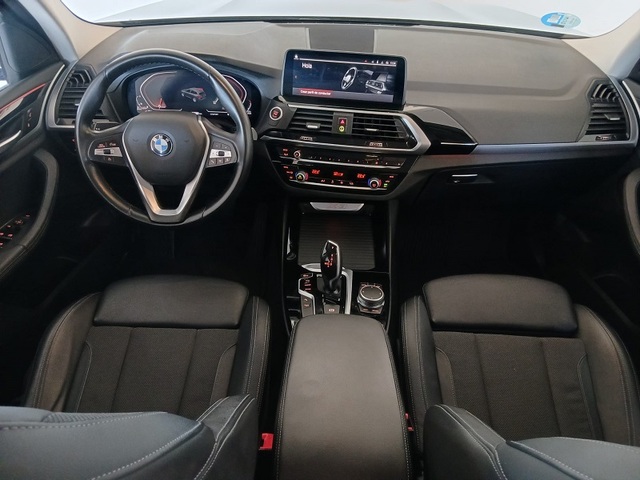 BMW X3 xDrive20d color Negro. Año 2021. 140KW(190CV). Híbrido Electro/Diesel. En concesionario ALBAMOCION CIUDAD REAL de Ciudad Real