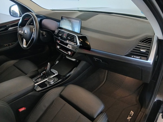 BMW X3 xDrive20d color Negro. Año 2021. 140KW(190CV). Híbrido Electro/Diesel. En concesionario ALBAMOCION CIUDAD REAL de Ciudad Real