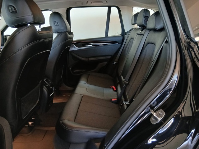 BMW X3 xDrive20d color Negro. Año 2021. 140KW(190CV). Híbrido Electro/Diesel. En concesionario ALBAMOCION CIUDAD REAL de Ciudad Real