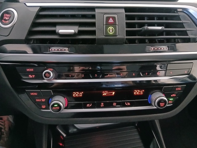 BMW X3 xDrive20d color Negro. Año 2021. 140KW(190CV). Híbrido Electro/Diesel. En concesionario ALBAMOCION CIUDAD REAL de Ciudad Real