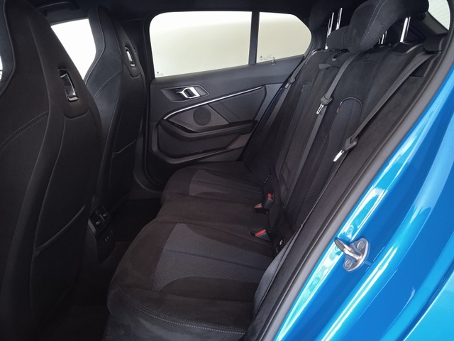 BMW Serie 1 118d color Azul. Año 2021. 110KW(150CV). Diésel. En concesionario ALBAMOCION CIUDAD REAL  de Ciudad Real