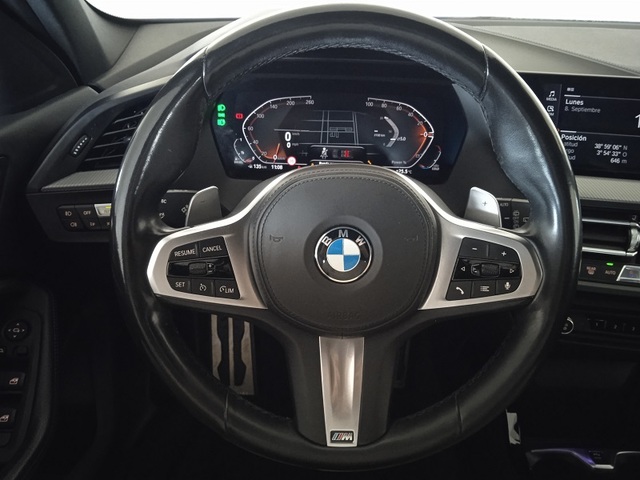 BMW Serie 1 118d color Azul. Año 2021. 110KW(150CV). Diésel. En concesionario ALBAMOCION CIUDAD REAL  de Ciudad Real