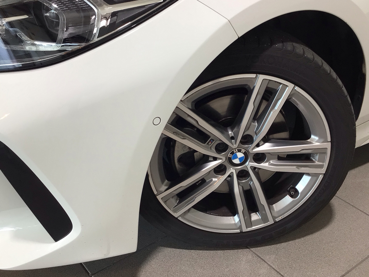 BMW Serie 1 118d color Blanco. Año 2021. 110KW(150CV). Diésel. En concesionario BYmyCAR Madrid - Alcalá de Madrid