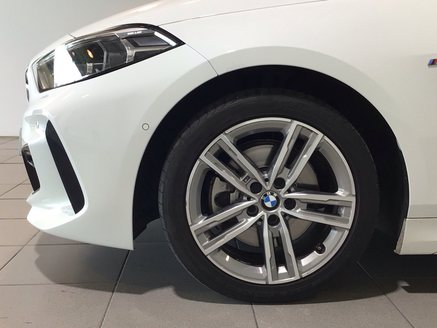 BMW Serie 1 118d color Blanco. Año 2021. 110KW(150CV). Diésel. En concesionario BYmyCAR Madrid - Alcalá de Madrid