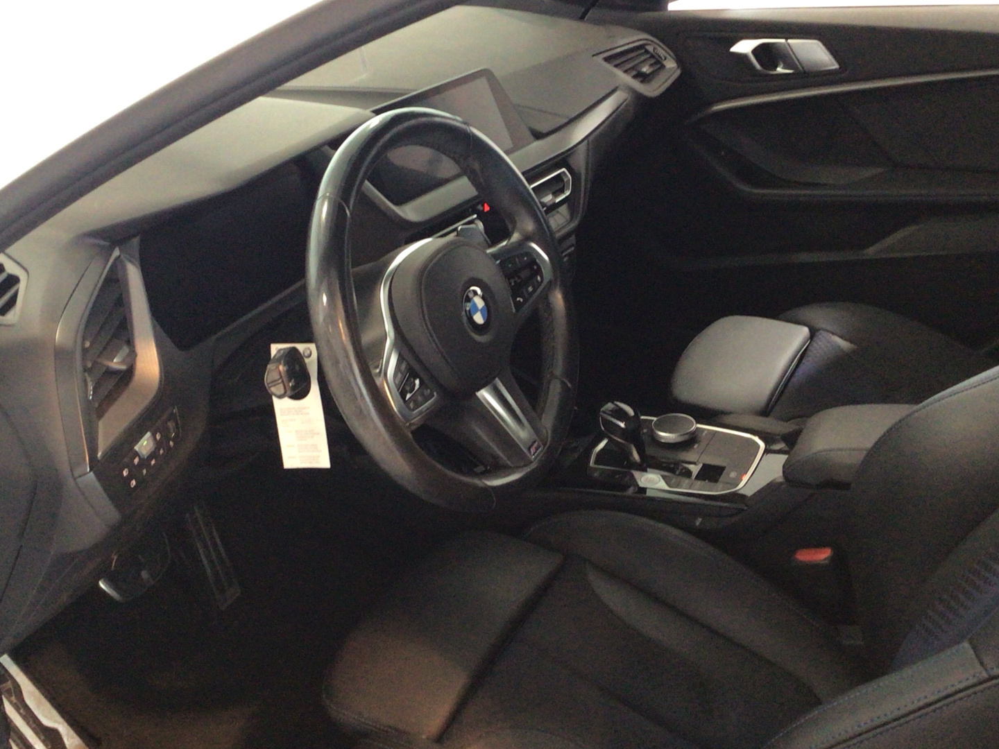 BMW Serie 1 118d color Blanco. Año 2021. 110KW(150CV). Diésel. En concesionario BYmyCAR Madrid - Alcalá de Madrid