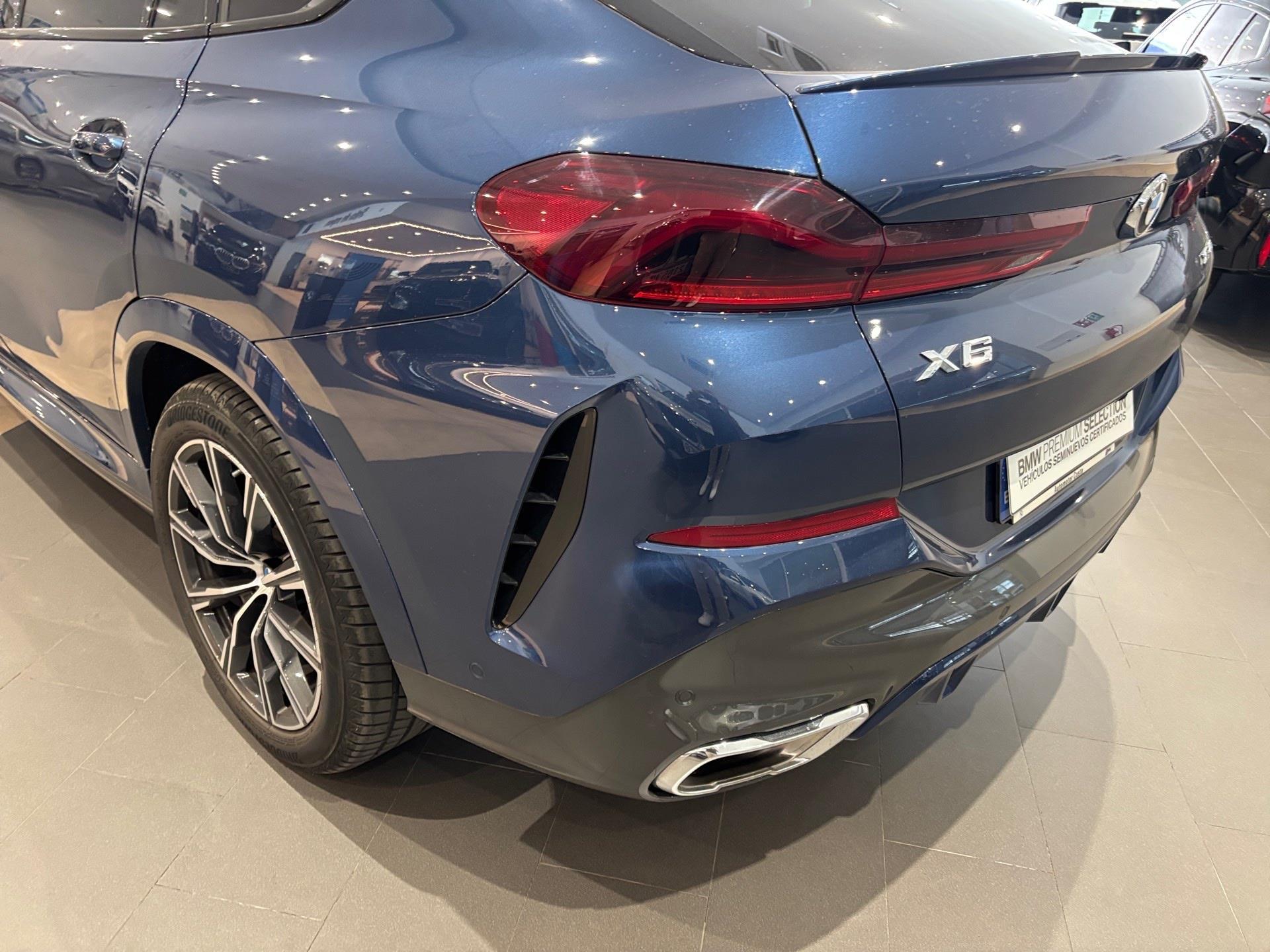 BMW X6 xDrive40i color Azul. Año 2023. 250KW(340CV). Gasolina. En concesionario Automotor Costa, S.L.U. de Almería