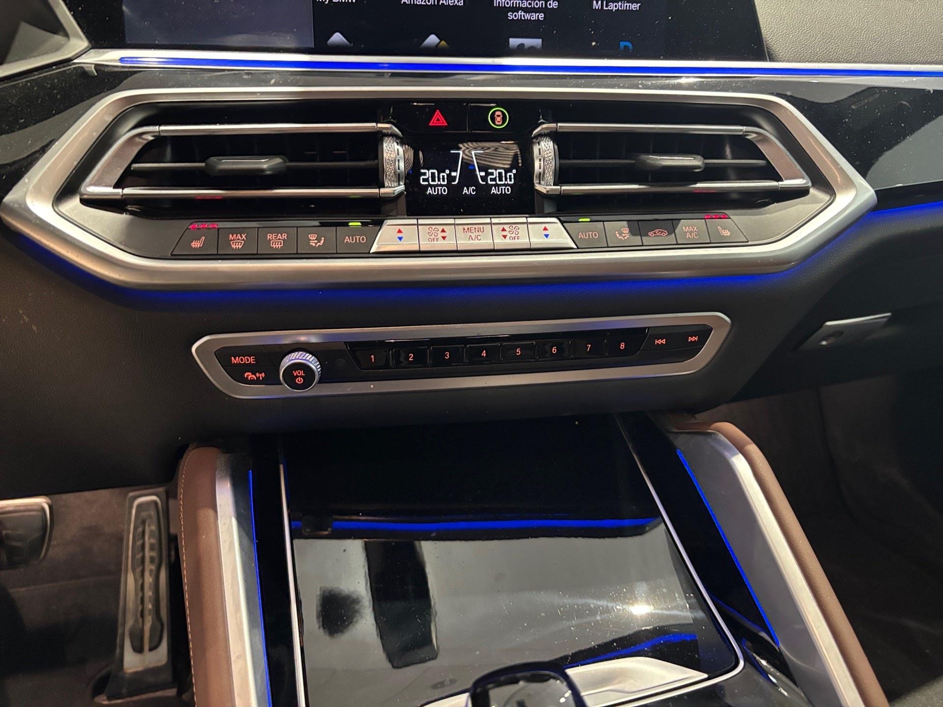BMW X6 xDrive40i color Azul. Año 2023. 250KW(340CV). Gasolina. En concesionario Automotor Costa, S.L.U. de Almería