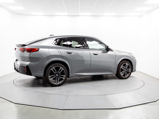 BMW X2 sDrive18d color Gris. Año 2024. 110KW(150CV). Diésel. En concesionario Móvil Begar Alicante de Alicante