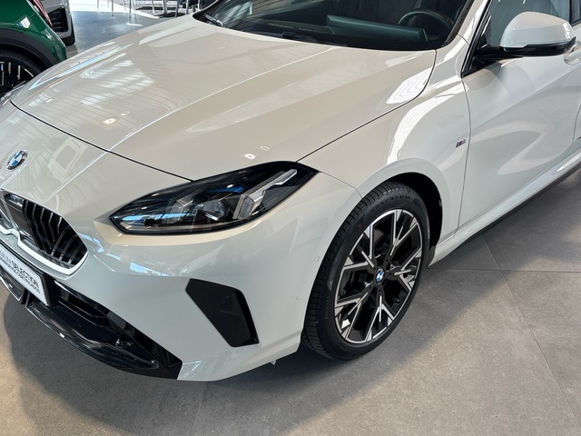 BMW Serie 1 120d color Blanco. Año 2024. 120KW(163CV). Diésel. En concesionario Pruna Motor, S.L de Barcelona