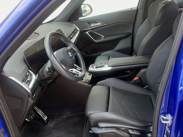 BMW X1 sDrive18d color Azul. Año 2023. 110KW(150CV). Diésel. En concesionario Ilbira Motor | Granada de Granada
