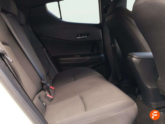 Foto 11 Toyota C-HR 1.8 125H Active 90 kW (122 CV)