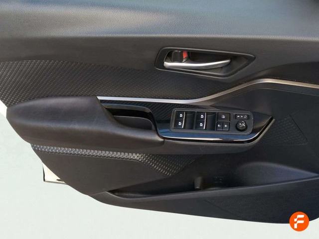 Foto 19 Toyota C-HR 1.8 125H Active 90 kW (122 CV)