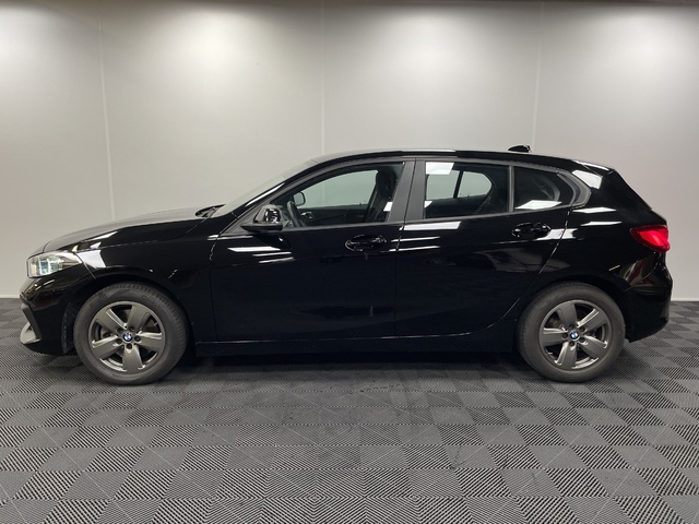BMW Serie 1 118d color Negro. Año 2021. 110KW(150CV). Diésel. En concesionario Maberauto de Castellón