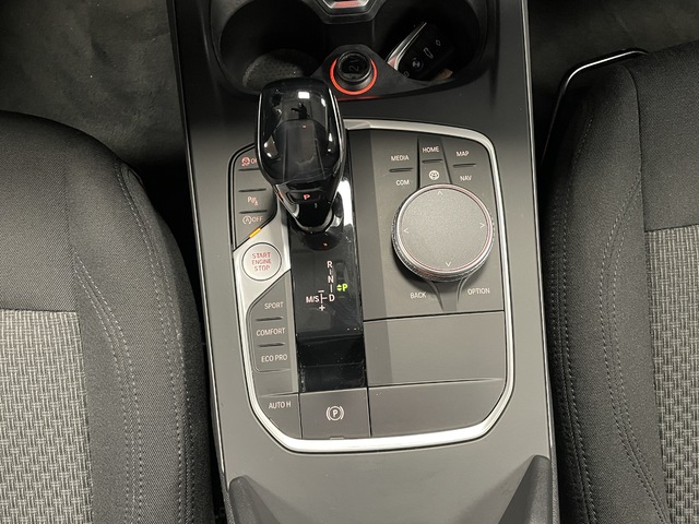 BMW Serie 1 118d color Negro. Año 2021. 110KW(150CV). Diésel. En concesionario Maberauto de Castellón