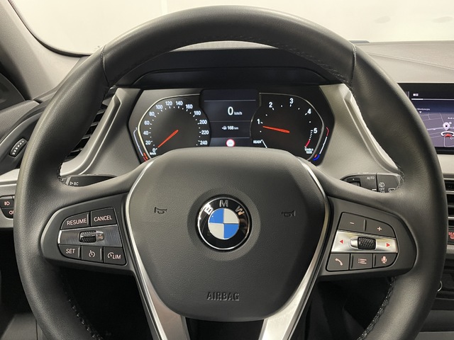 BMW Serie 1 118d color Negro. Año 2021. 110KW(150CV). Diésel. En concesionario Maberauto de Castellón