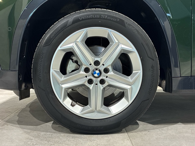 BMW X1 xDrive20d color Verde. Año 2024. 120KW(163CV). Diésel. En concesionario BMW Marcos Automoción de Valencia