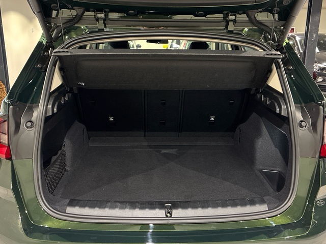 BMW X1 xDrive20d color Verde. Año 2024. 120KW(163CV). Diésel. En concesionario BMW Marcos Automoción de Valencia