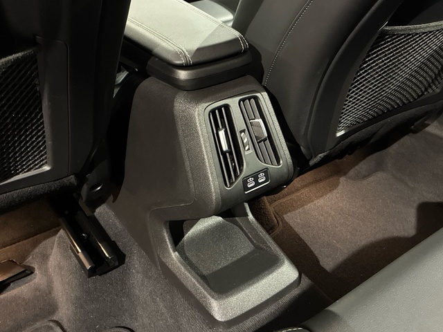 BMW X1 xDrive20d color Verde. Año 2024. 120KW(163CV). Diésel. En concesionario BMW Marcos Automoción de Valencia