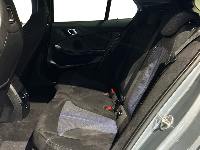 BMW Serie 1 118d color Gris. Año 2024. 110KW(150CV). Diésel. En concesionario BMW Marcos Automoción de Valencia