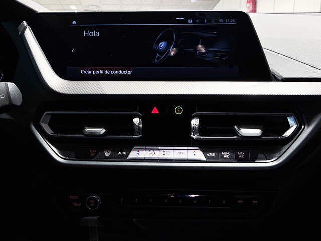 BMW Serie 1 118d color Gris. Año 2024. 110KW(150CV). Diésel. En concesionario BMW Marcos Automoción de Valencia