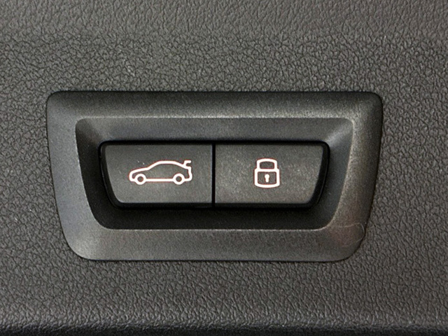 BMW Serie 1 118d color Gris. Año 2024. 110KW(150CV). Diésel. En concesionario BMW Marcos Automoción de Valencia