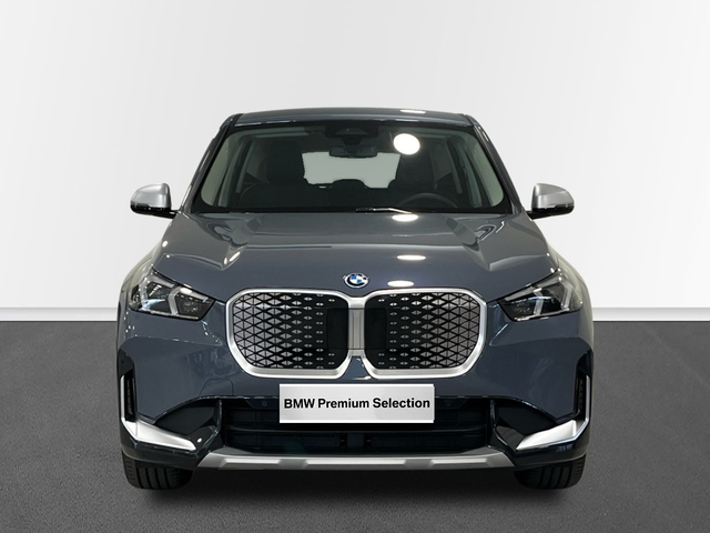 BMW iX1 xDrive30 color Gris. Año 2024. 230KW(313CV). Eléctrico. En concesionario BMW Marcos Automoción de Valencia