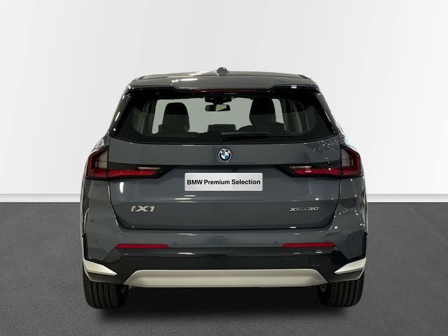 BMW iX1 xDrive30 color Gris. Año 2024. 230KW(313CV). Eléctrico. En concesionario BMW Marcos Automoción de Valencia