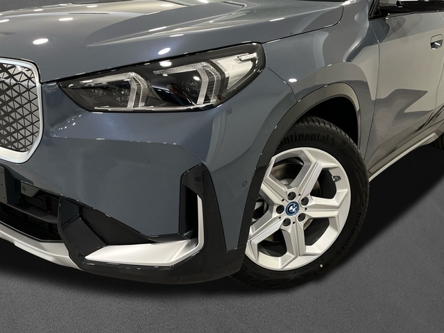 BMW iX1 xDrive30 color Gris. Año 2024. 230KW(313CV). Eléctrico. En concesionario BMW Marcos Automoción de Valencia