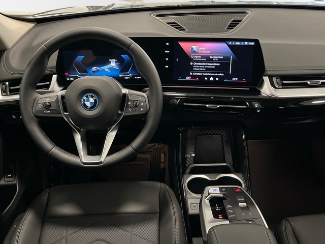 BMW iX1 xDrive30 color Gris. Año 2024. 230KW(313CV). Eléctrico. En concesionario BMW Marcos Automoción de Valencia