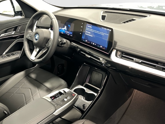 BMW iX1 xDrive30 color Gris. Año 2024. 230KW(313CV). Eléctrico. En concesionario BMW Marcos Automoción de Valencia