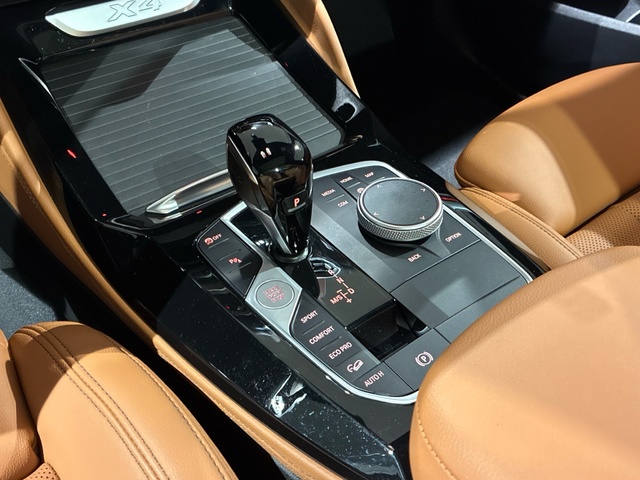 BMW X4 xDrive20d color Blanco. Año 2024. 140KW(190CV). Diésel. En concesionario BMW Marcos Automoción de Valencia