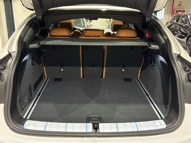 BMW X4 xDrive20d color Blanco. Año 2024. 140KW(190CV). Diésel. En concesionario BMW Marcos Automoción de Valencia