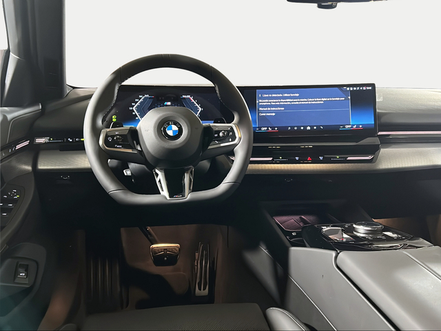 BMW Serie 5 520d color Negro. Año 2025. 145KW(197CV). Diésel. En concesionario San Pablo Motor | Su Eminencia de Sevilla