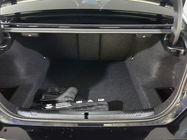 BMW Serie 5 520d color Negro. Año 2025. 145KW(197CV). Diésel. En concesionario San Pablo Motor | Su Eminencia de Sevilla