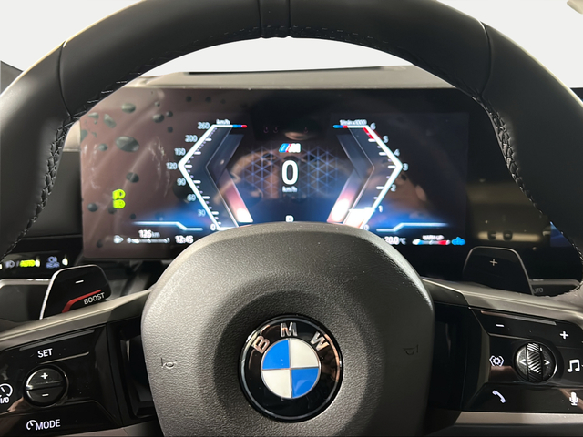 BMW Serie 5 520d color Negro. Año 2025. 145KW(197CV). Diésel. En concesionario San Pablo Motor | Su Eminencia de Sevilla