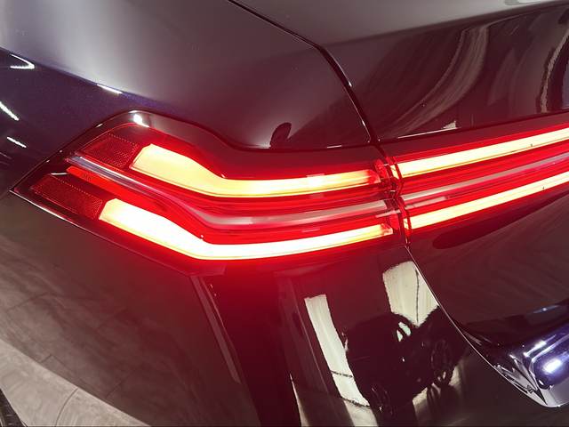 BMW Serie 5 520d color Negro. Año 2025. 145KW(197CV). Diésel. En concesionario San Pablo Motor | Su Eminencia de Sevilla