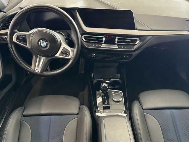 BMW Serie 1 118i color Negro. Año 2021. 103KW(140CV). Gasolina. En concesionario Motor Gorbea de Álava