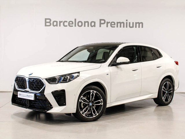BMW X2 sDrive18d color Blanco. Año 2025. 110KW(150CV). Diésel. En concesionario Barcelona Premium -- GRAN VIA de Barcelona