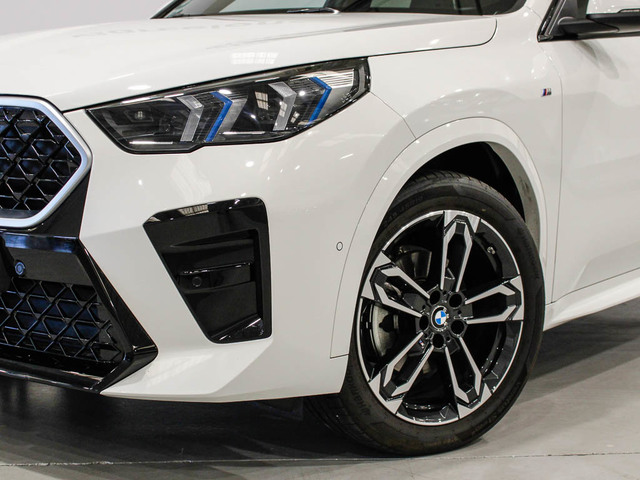 BMW X2 sDrive18d color Blanco. Año 2025. 110KW(150CV). Diésel. En concesionario Barcelona Premium -- GRAN VIA de Barcelona
