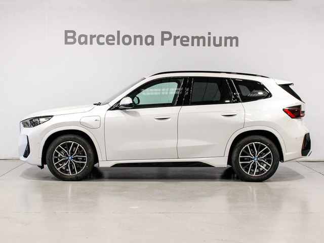 BMW X1 xDrive25e color Blanco. Año 2024. 180KW(245CV). Híbrido Electro/Gasolina. En concesionario Barcelona Premium -- GRAN VIA de Barcelona