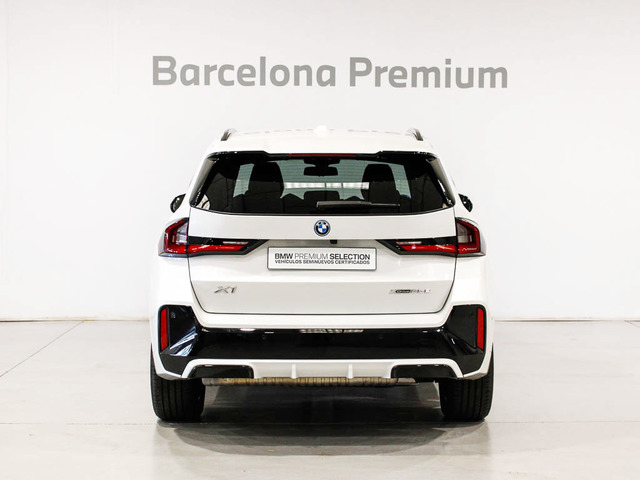 BMW X1 xDrive25e color Blanco. Año 2024. 180KW(245CV). Híbrido Electro/Gasolina. En concesionario Barcelona Premium -- GRAN VIA de Barcelona