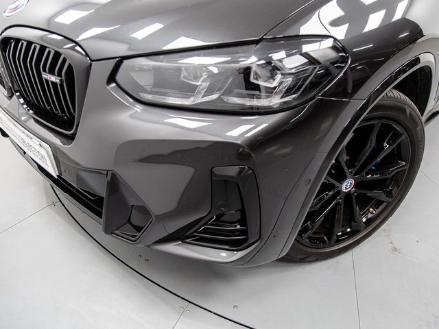 BMW X4 M40d color Gris. Año 2024. 250KW(340CV). Diésel. En concesionario Móvil Begar Alicante de Alicante